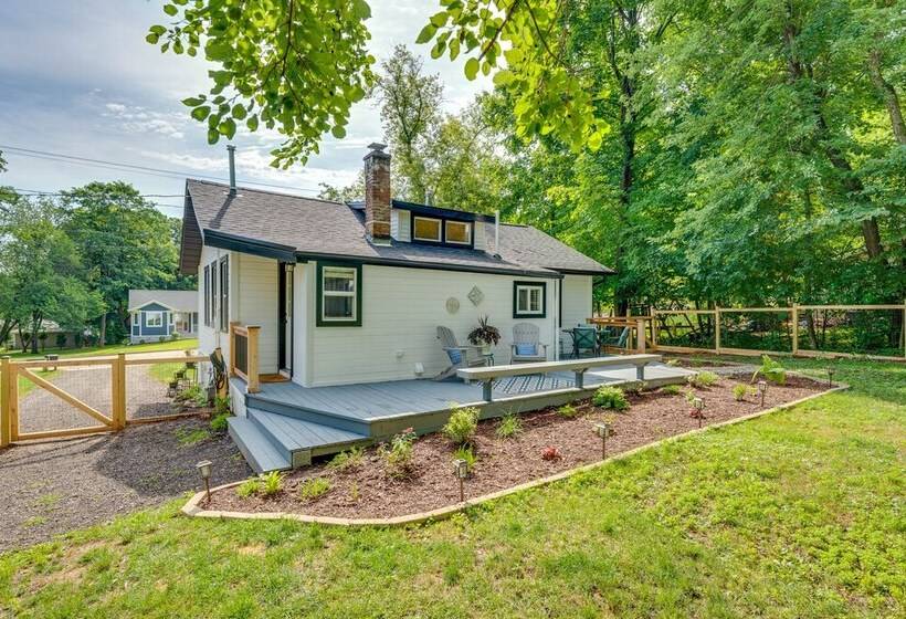 Welcoming Williams Bay Cottage W/ Deck & Fire Pit!