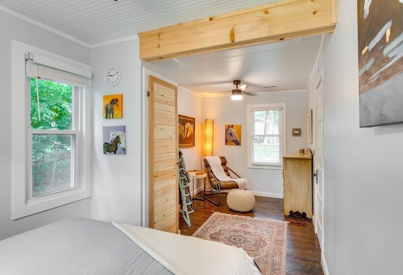 Welcoming Williams Bay Cottage W/ Deck & Fire Pit!