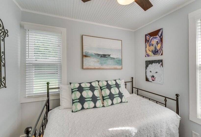 Welcoming Williams Bay Cottage W/ Deck & Fire Pit!