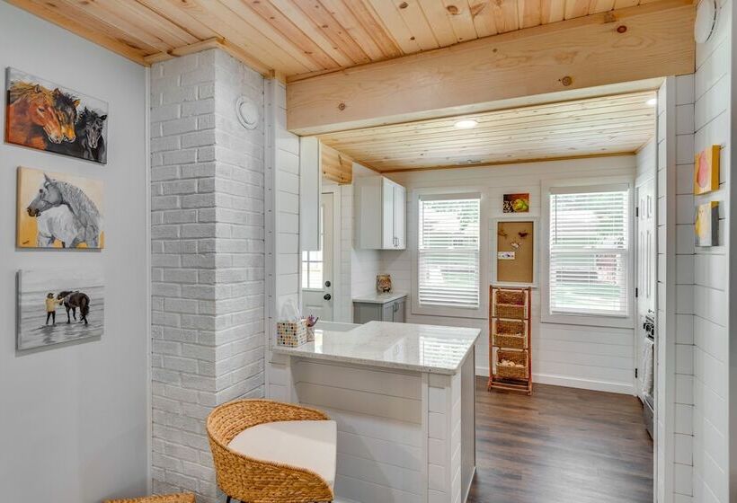 Welcoming Williams Bay Cottage W/ Deck & Fire Pit!