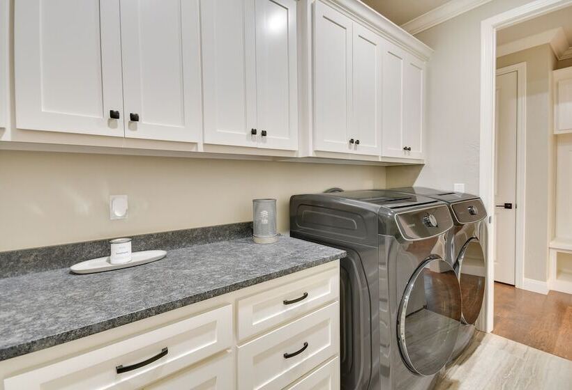 Wfh Friendly Amarillo Home W/ Furnished Patio!