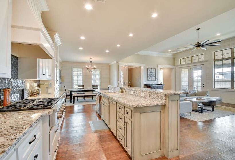 Wfh Friendly Amarillo Home W/ Furnished Patio!