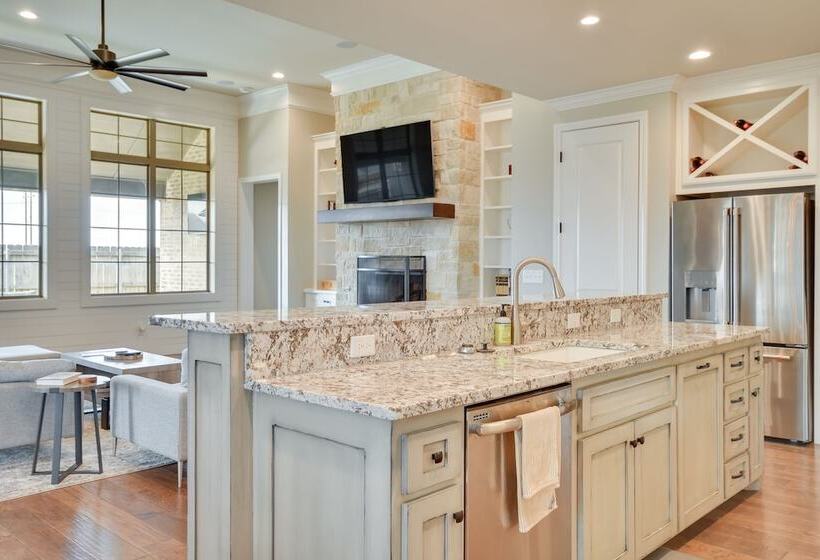 Wfh Friendly Amarillo Home W/ Furnished Patio!