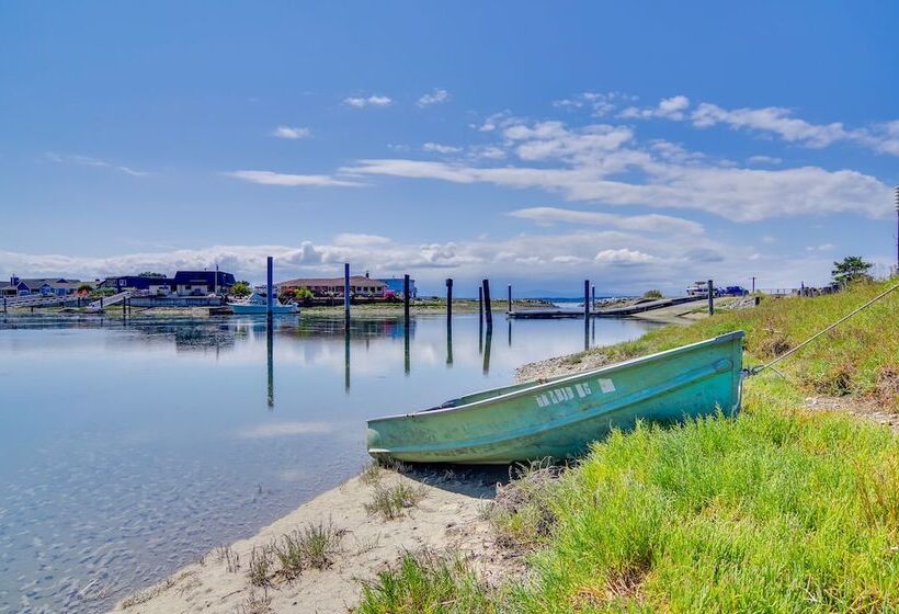 Whidbey Island Oasis: Walk To Beach, Hot Tub, View