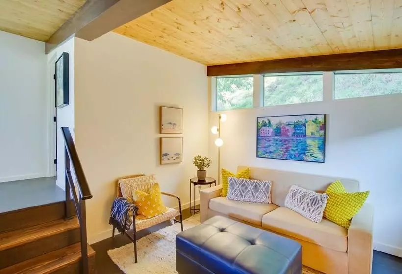 Whidbey Island Oasis: Walk To Beach, Hot Tub, View