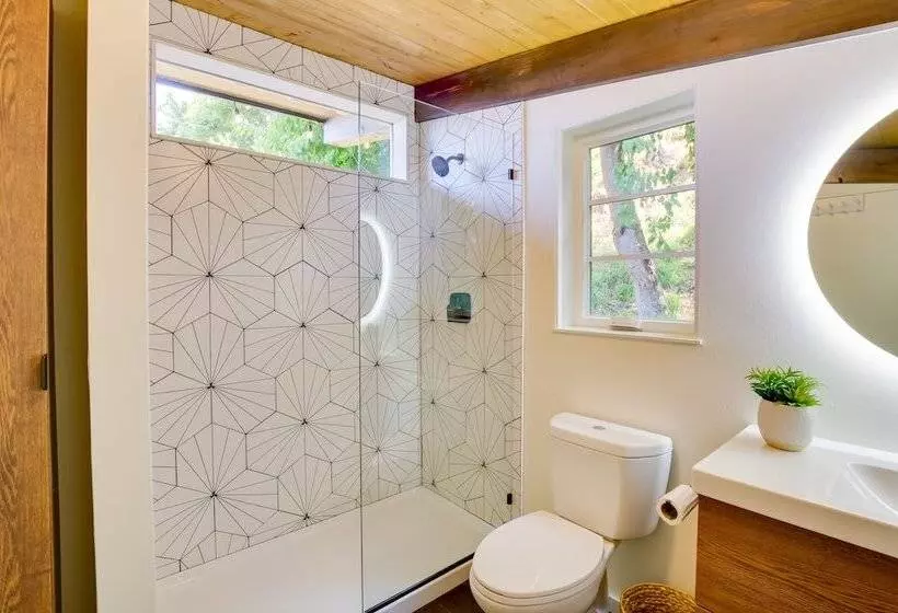 Whidbey Island Oasis: Walk To Beach, Hot Tub, View