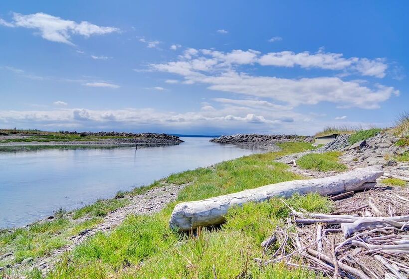 Whidbey Island Oasis: Walk To Beach, Hot Tub, View