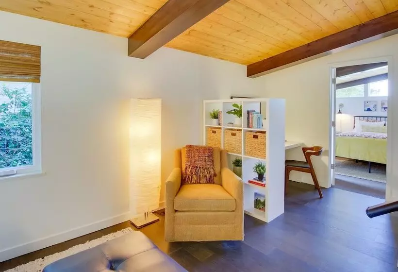 Whidbey Island Oasis: Walk To Beach, Hot Tub, View