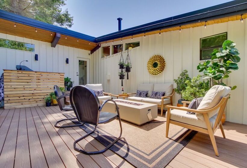 Whidbey Island Oasis: Walk To Beach, Hot Tub, View