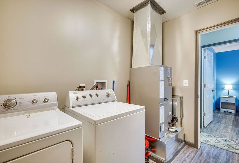 Zanesville Vacation Rental: 2 Mi To Downtown!