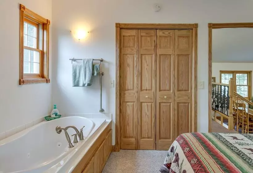 Backus Lakefront Cabin W/ Fire Pit, Dock Access!