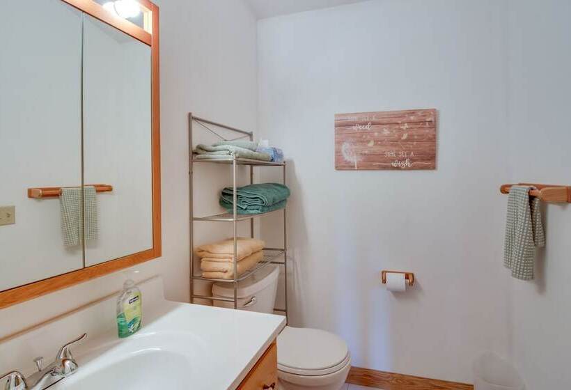 Backus Lakefront Cabin W/ Fire Pit, Dock Access!