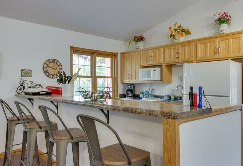 Backus Lakefront Cabin W/ Fire Pit, Dock Access!