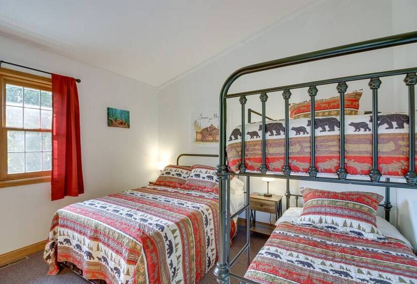 Backus Lakefront Cabin W/ Fire Pit, Dock Access!