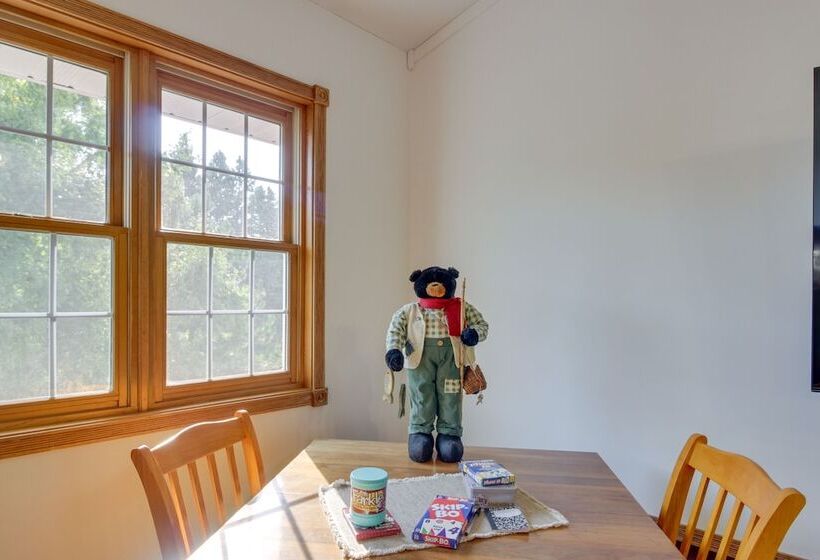 Backus Lakefront Cabin W/ Fire Pit, Dock Access!