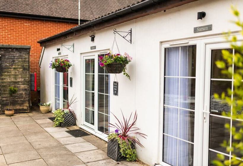 민박 Stonehenge Courtyard