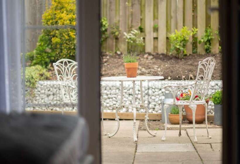 민박 Stonehenge Courtyard