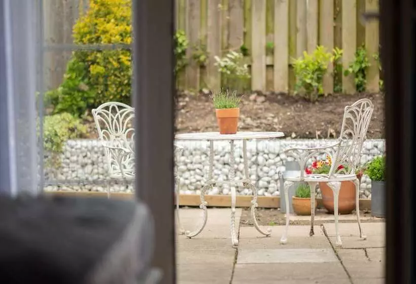 Aamiaismajoitus (B&B) Stonehenge Courtyard