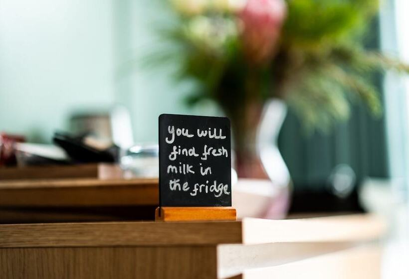 민박 Stonehenge Courtyard