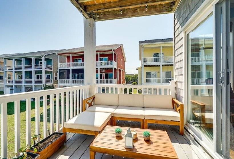 Carolina Beach Lakefront House: Walk To Beach!