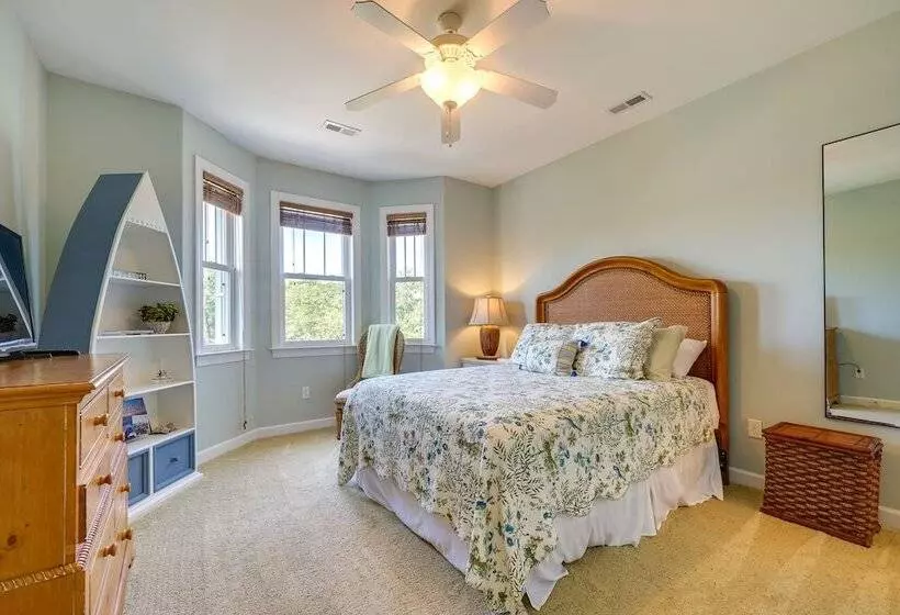 Carolina Beach Lakefront House: Walk To Beach!