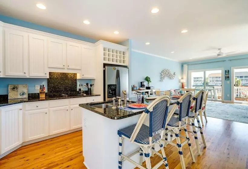 Carolina Beach Lakefront House: Walk To Beach!