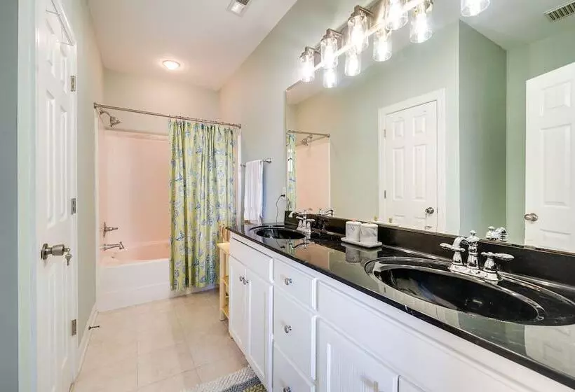 Carolina Beach Lakefront House: Walk To Beach!