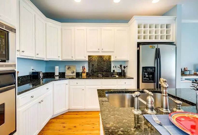 Carolina Beach Lakefront House: Walk To Beach!