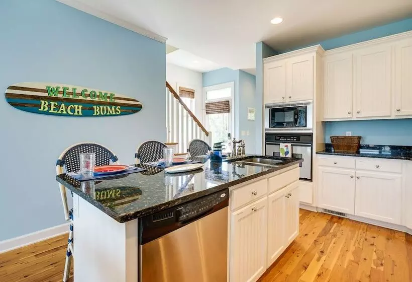 Carolina Beach Lakefront House: Walk To Beach!