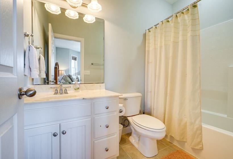 Carolina Beach Lakefront House: Walk To Beach!