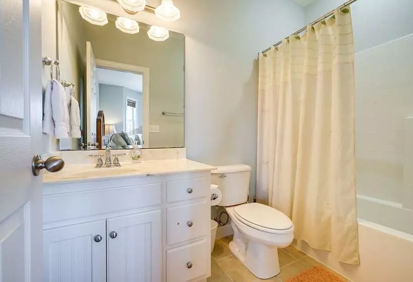 Carolina Beach Lakefront House: Walk To Beach!