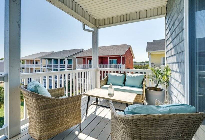 Carolina Beach Lakefront House: Walk To Beach!