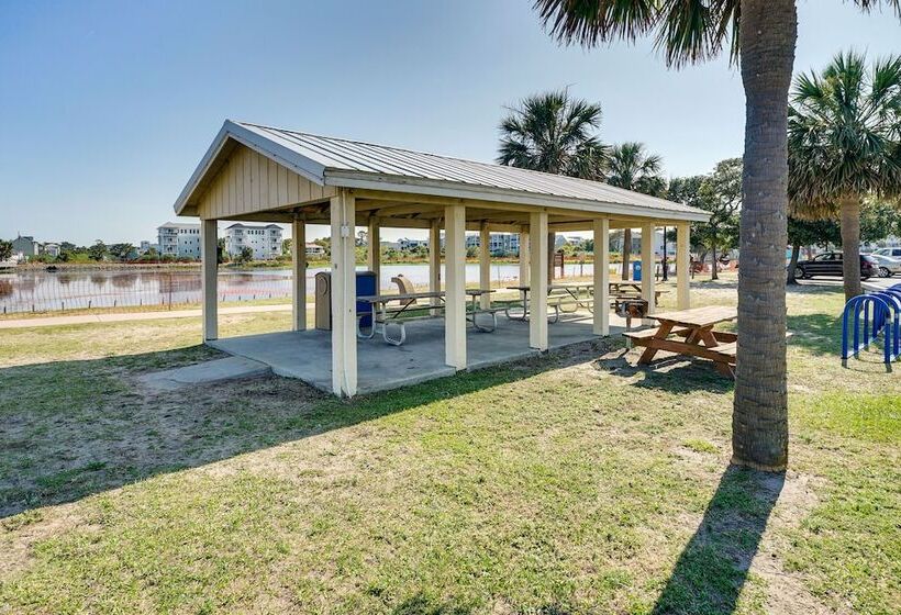 Carolina Beach Lakefront House: Walk To Beach!