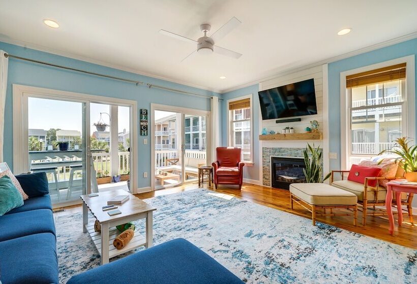 Carolina Beach Lakefront House: Walk To Beach!