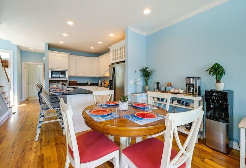 Carolina Beach Lakefront House: Walk To Beach!