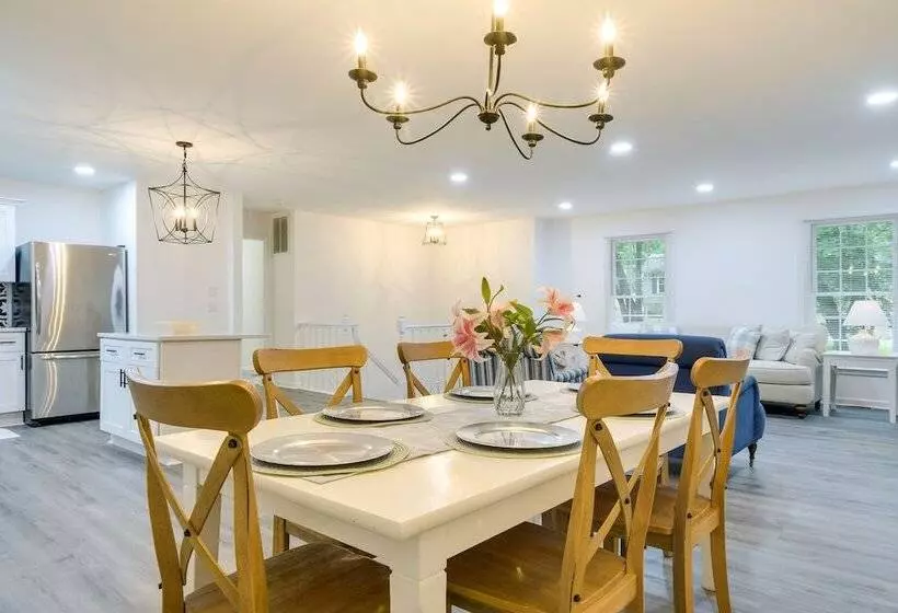 Charming Cary Home ~ 10 Mi To Downtown Raleigh!