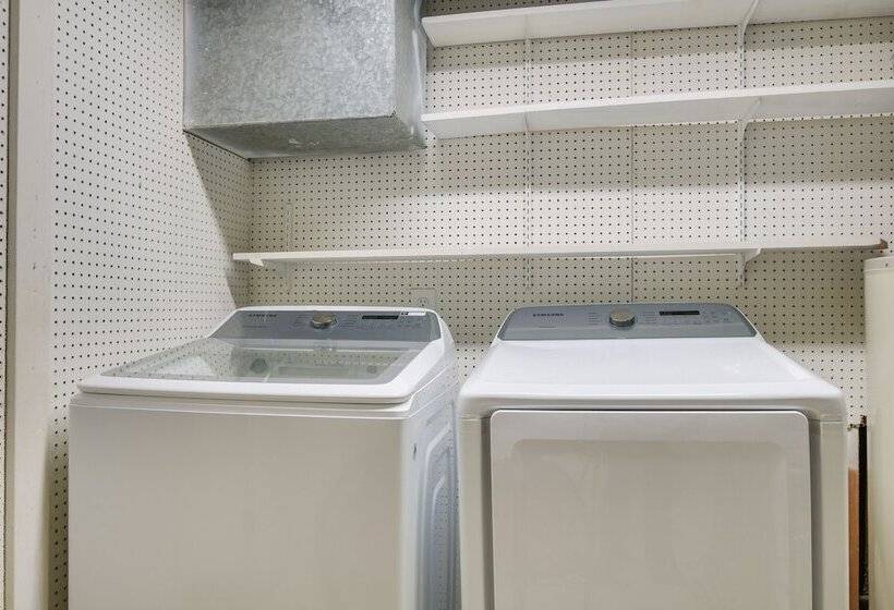 Charming Cary Home ~ 10 Mi To Downtown Raleigh!