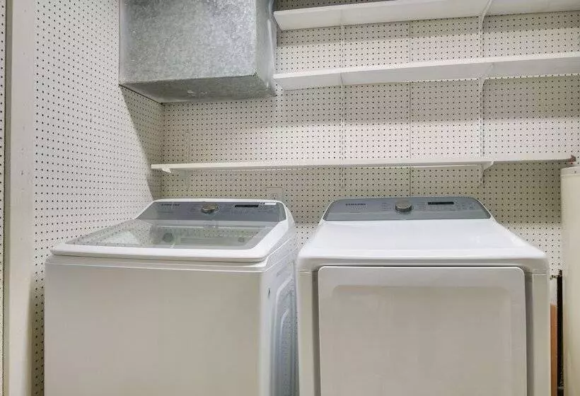 Charming Cary Home ~ 10 Mi To Downtown Raleigh!