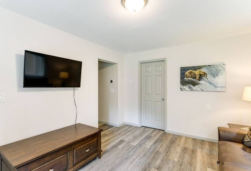 Chugiak Moose Cottage Near Chugach State Park!