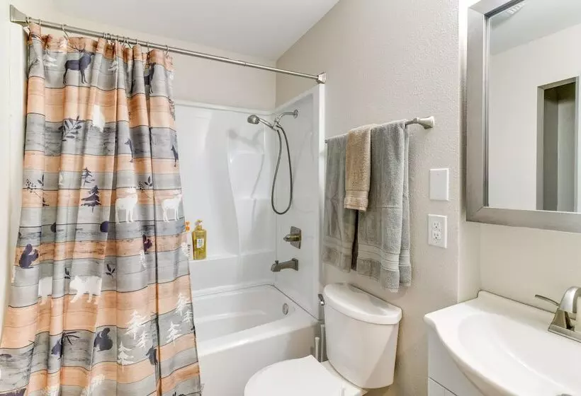 Chugiak Moose Cottage  Near Chugach State Park!