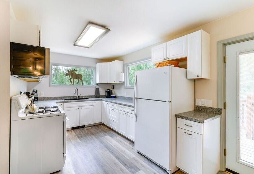 Chugiak Moose Cottage Near Chugach State Park!