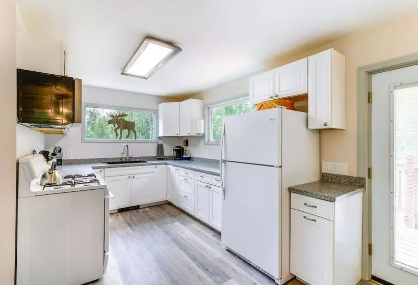 Chugiak Moose Cottage  Near Chugach State Park!