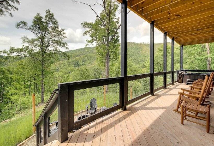 Cobbly Nob Resort Cabin: Hot Tub, Pool & Views!