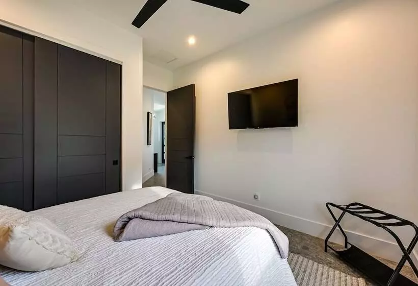 Contemporary Naples Home W/ Outdoor Kitchen & Pool