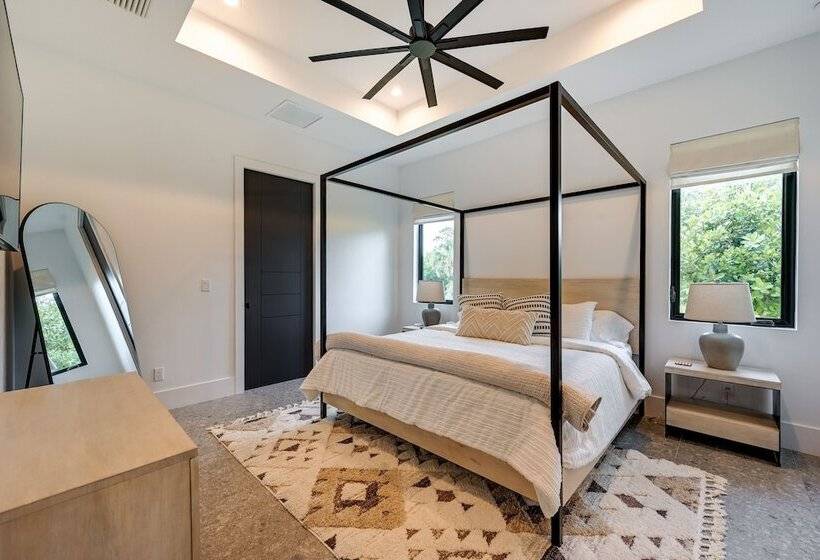 Contemporary Naples Home W/ Outdoor Kitchen & Pool