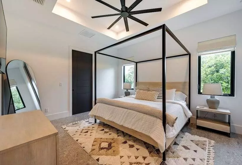 Contemporary Naples Home W/ Outdoor Kitchen & Pool