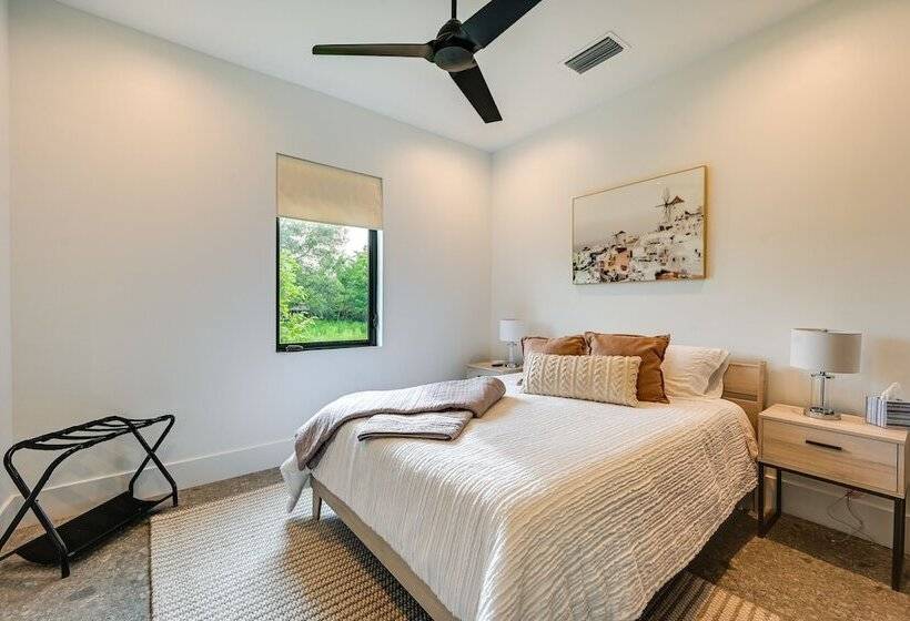 Contemporary Naples Home W/ Outdoor Kitchen & Pool