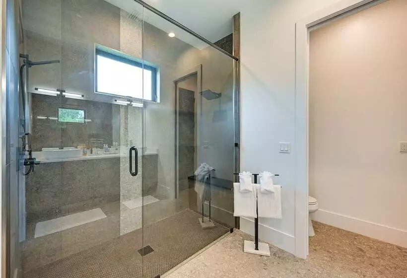 Contemporary Naples Home W/ Outdoor Kitchen & Pool