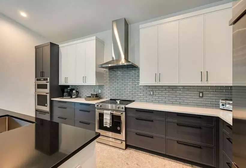 Contemporary Naples Home W/ Outdoor Kitchen & Pool