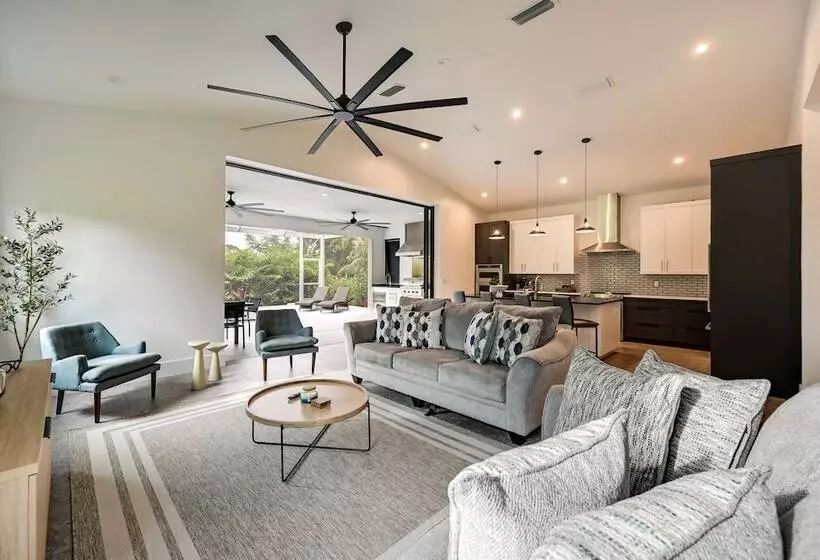 Contemporary Naples Home W/ Outdoor Kitchen & Pool